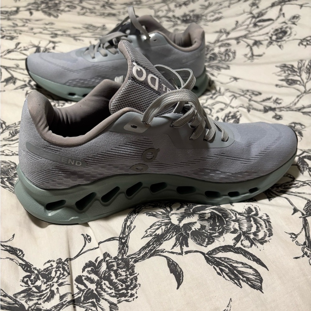 Men’s Tik Tok shop Oncloud knock off shoes size 9.5 US never worn